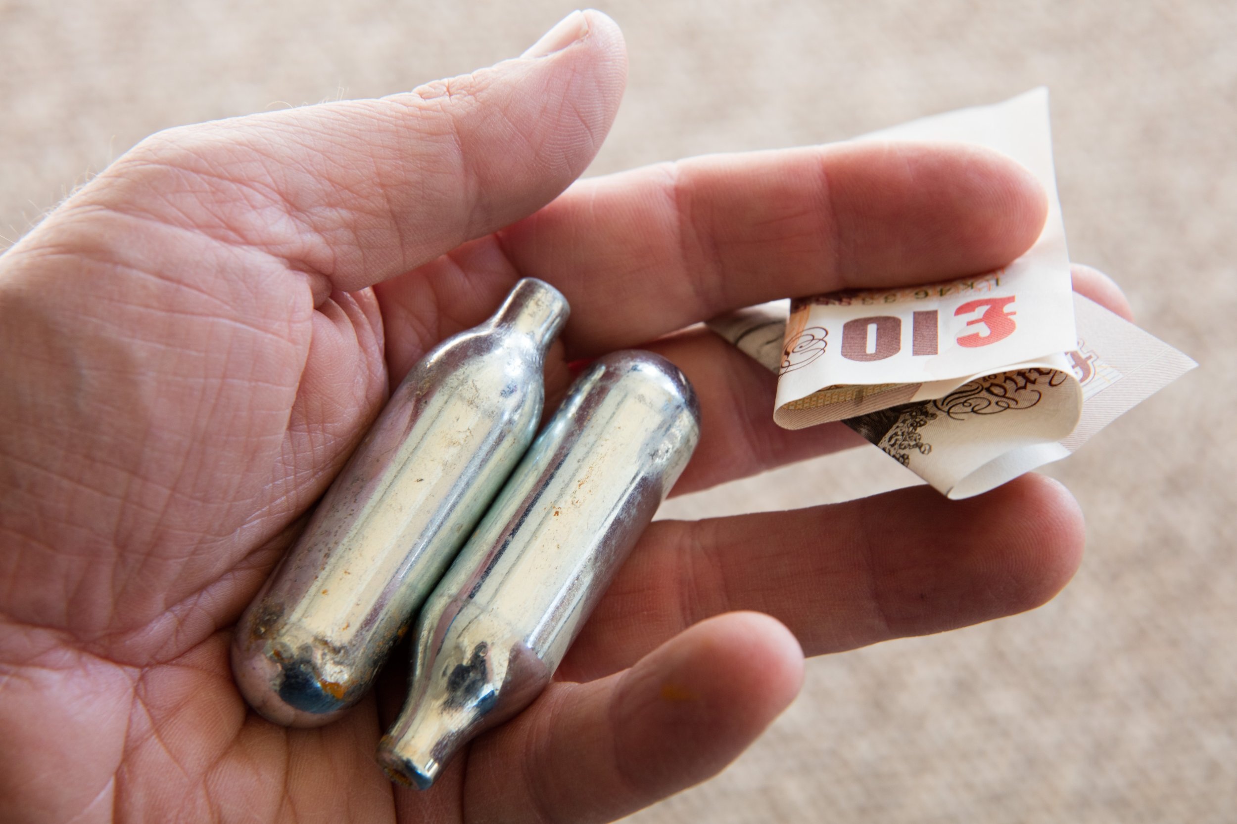 OTRA DROGA DE MODA: ÓXIDO NITROSO, GAS DE LA RISA.