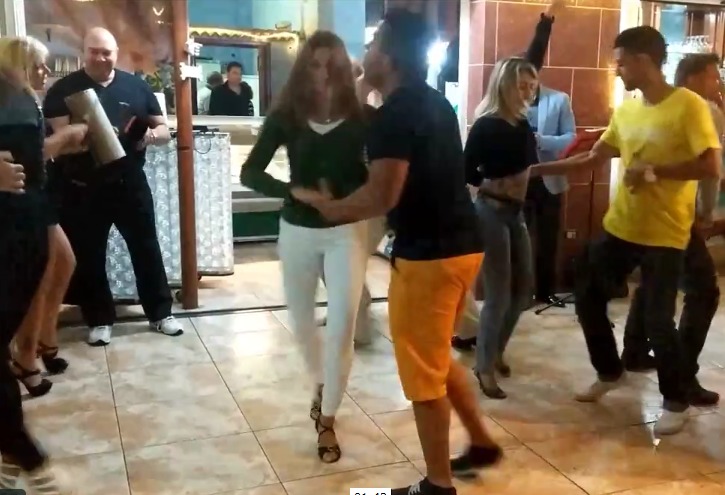 como se baila salsa casino